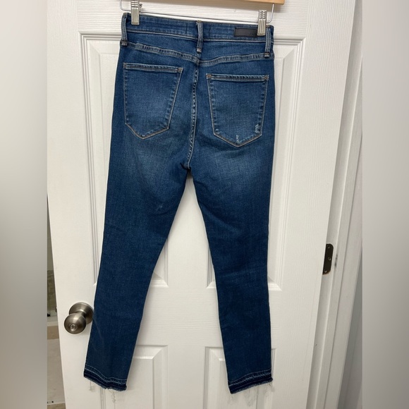 Abercrombie & Fitch high waisted distressed skinny Jean. - Picture 4 of 4